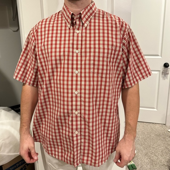 Men’s Dockers XL Red Plaid Short Sleeve Button Up Shirt - Picture 1 of 5
